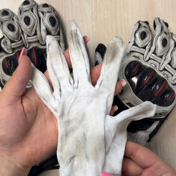 Magiczna rękawiczka Xzone – rewolucyjne czyszczenie wnętrza rękawic motocyklowych